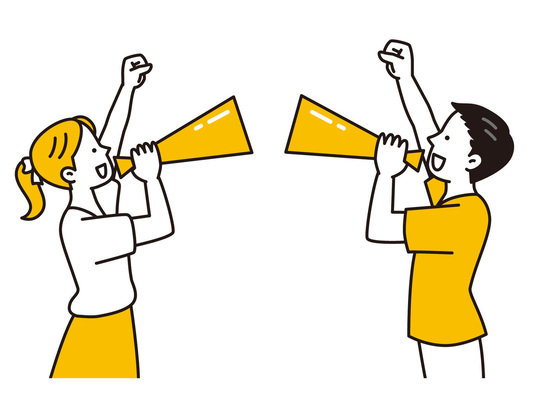 福知山宮津舞鶴の結婚式場について相談するカップル